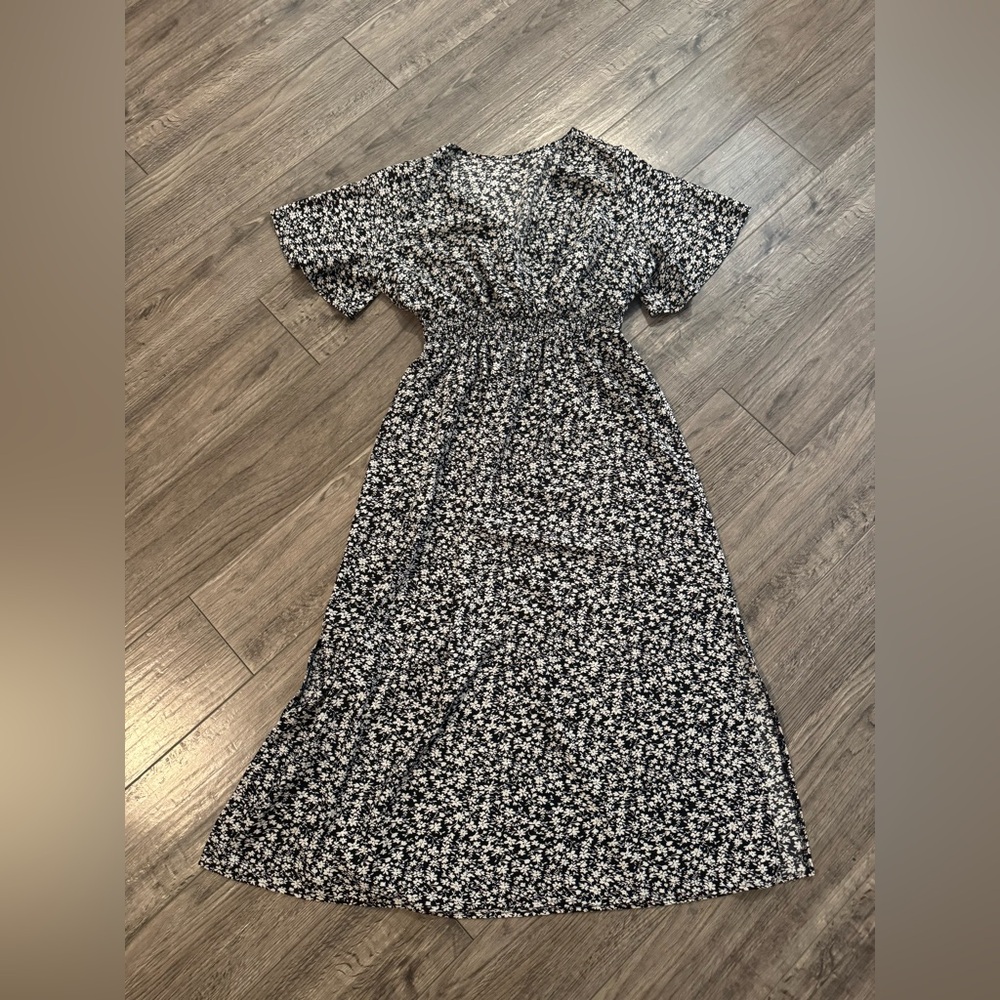 Floral Black and White surplus slit Dress large